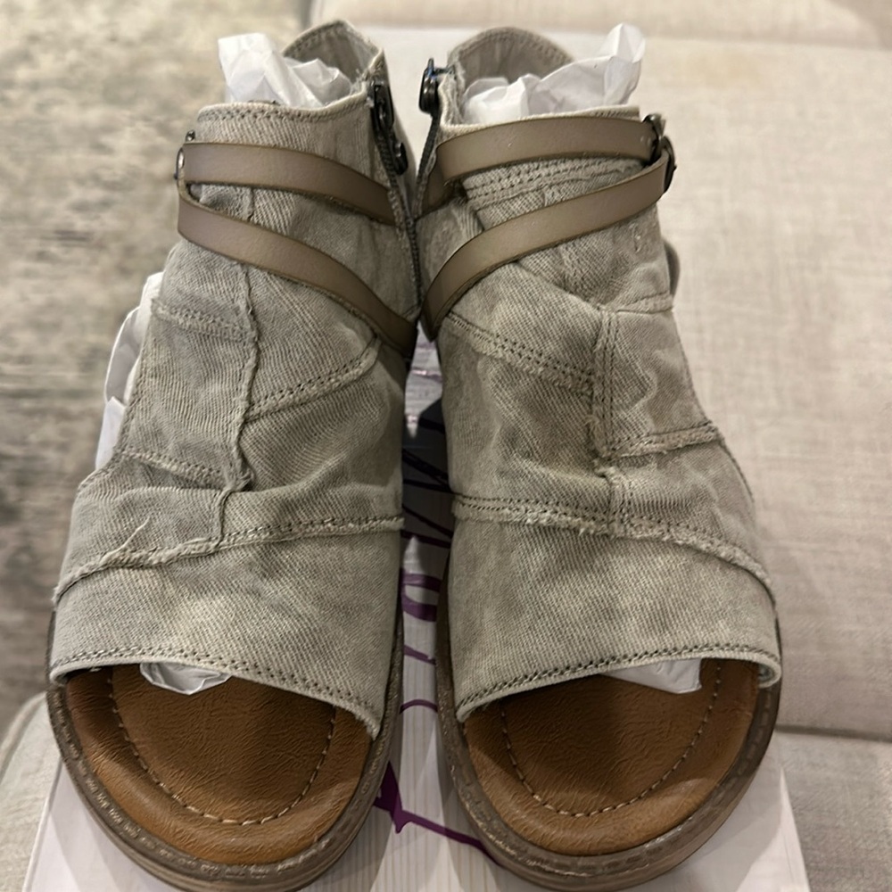 Women’s Blowfish brand sandals size 9